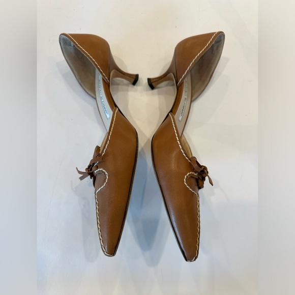 Manolo Blahnik Leather D'Orsay Pumps - Size 39 - Picture 4 of 4